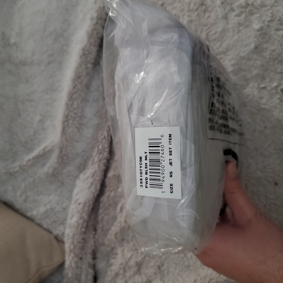 Michael Kors Jet Set Large Crossbody Bag - Picture 6 of 7